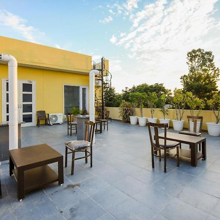 Oyo 75460 Sky High Residency Hotel Ludhiana Buitenkant foto