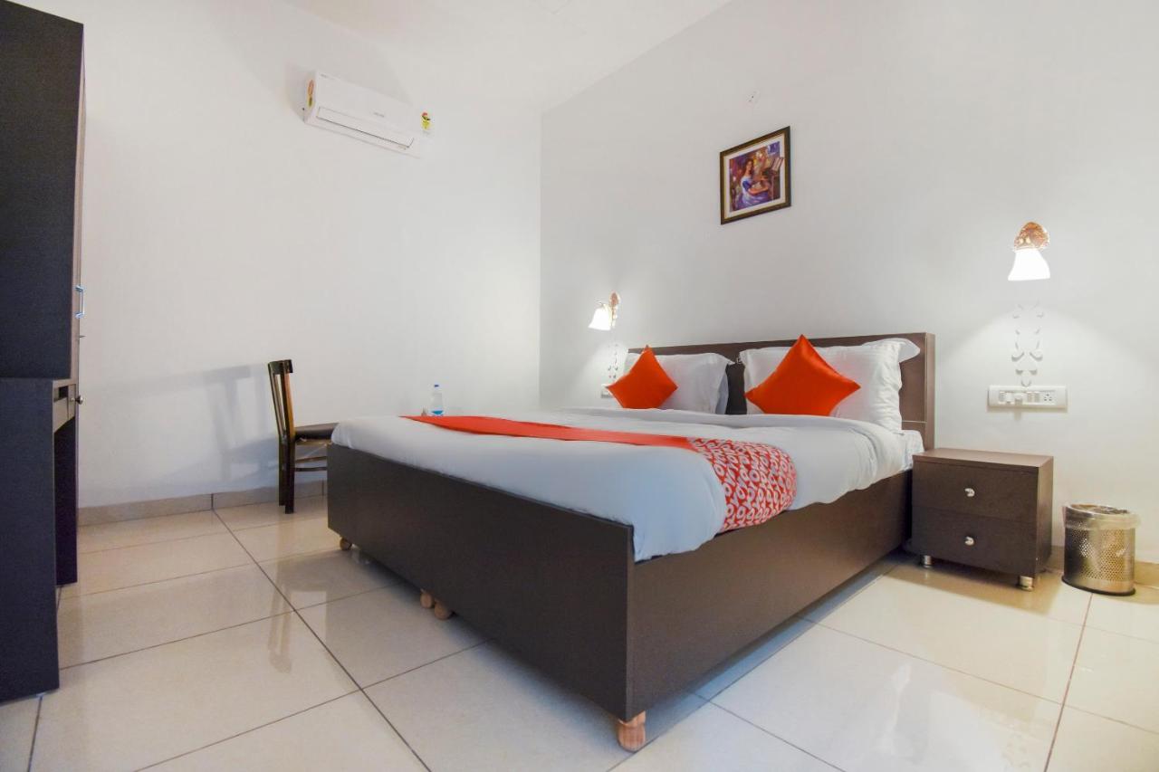 Oyo 75460 Sky High Residency Hotel Ludhiana Buitenkant foto