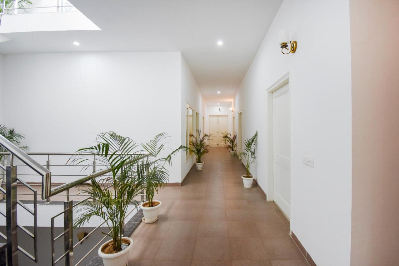 Oyo 75460 Sky High Residency Hotel Ludhiana Buitenkant foto
