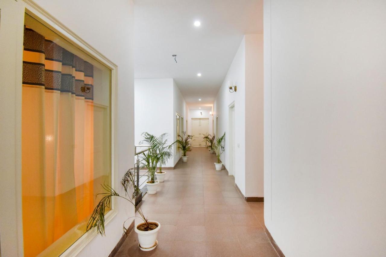 Oyo 75460 Sky High Residency Hotel Ludhiana Buitenkant foto