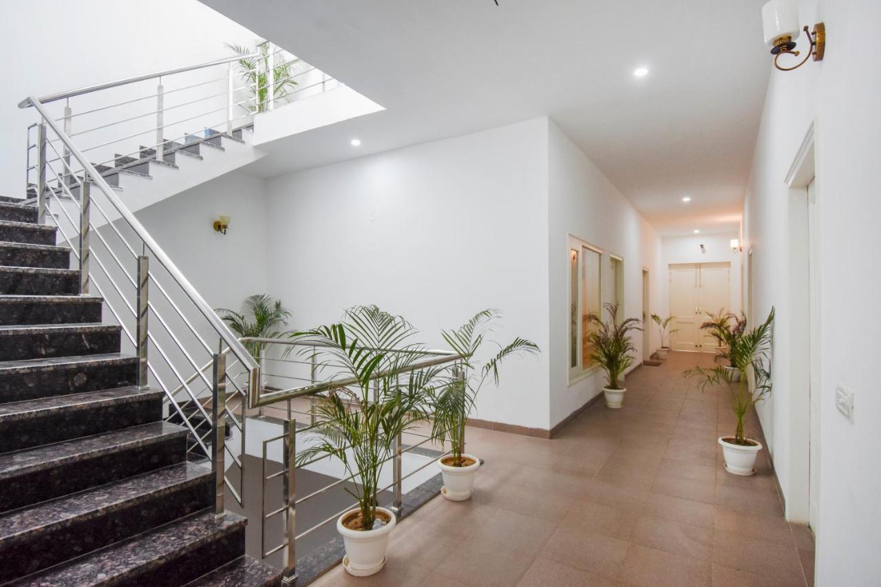 Oyo 75460 Sky High Residency Hotel Ludhiana Buitenkant foto