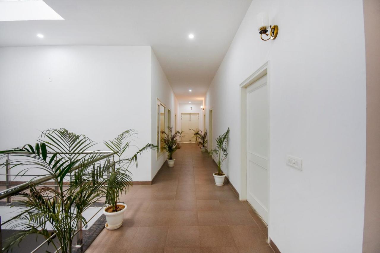 Oyo 75460 Sky High Residency Hotel Ludhiana Buitenkant foto