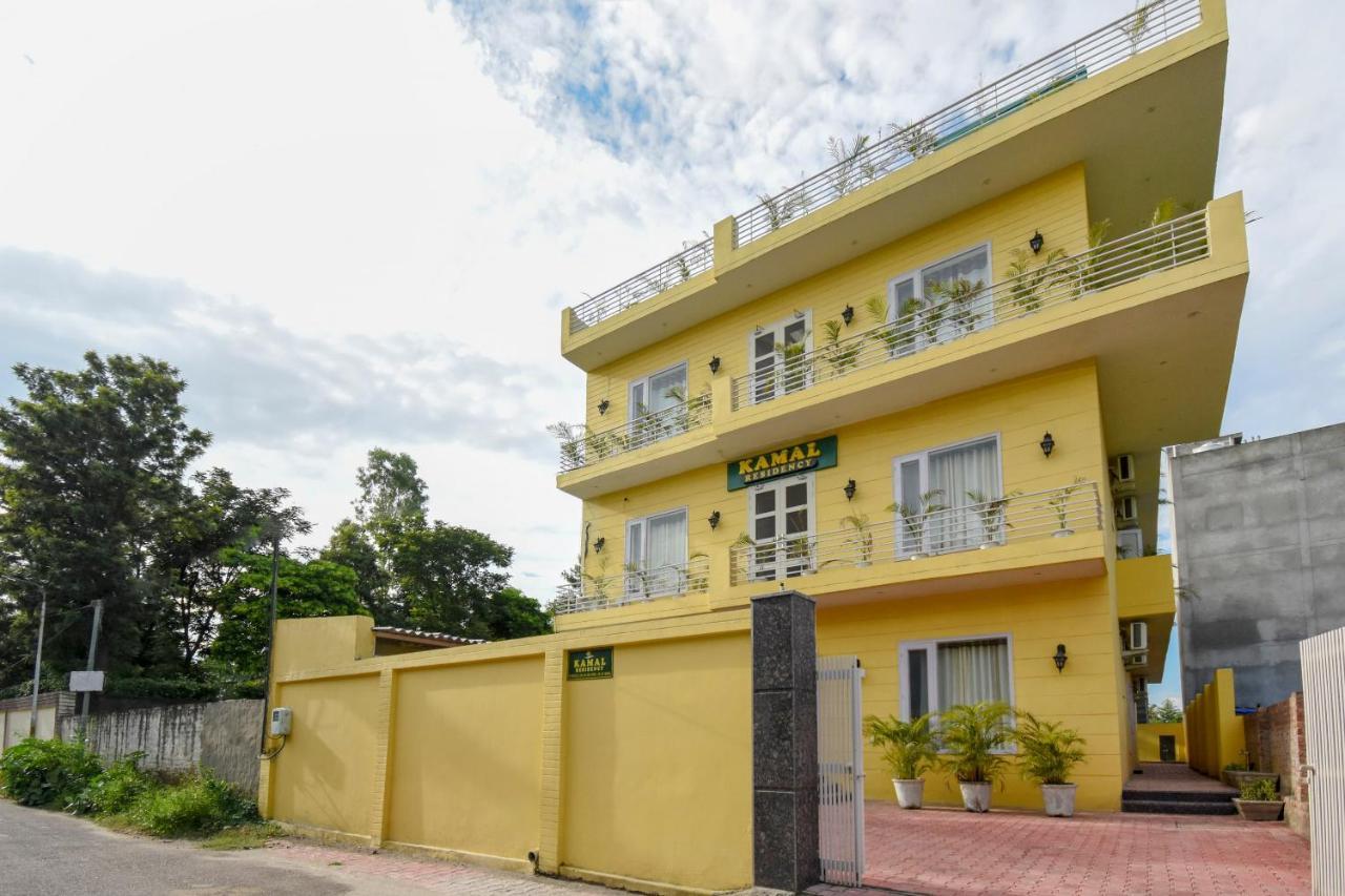 Oyo 75460 Sky High Residency Hotel Ludhiana Buitenkant foto