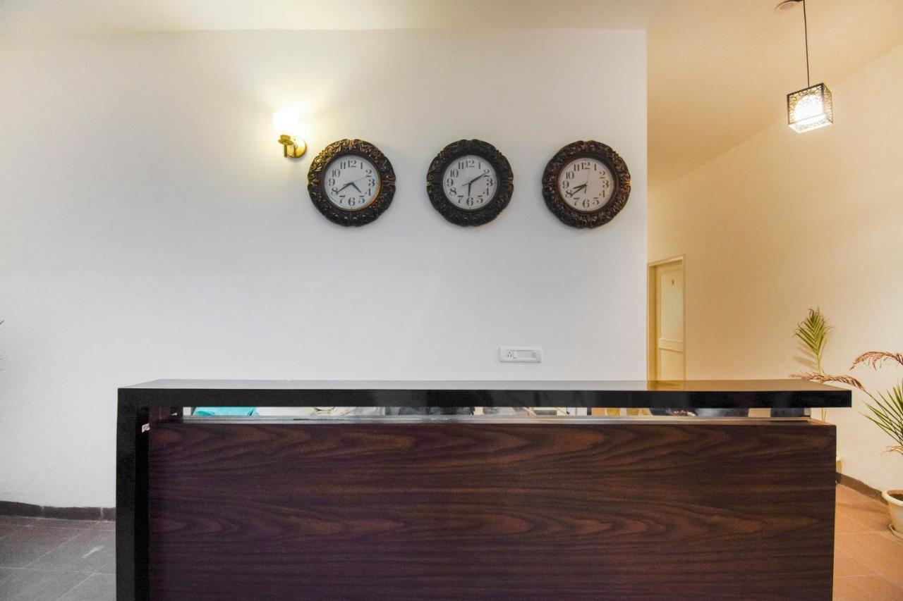 Oyo 75460 Sky High Residency Hotel Ludhiana Buitenkant foto