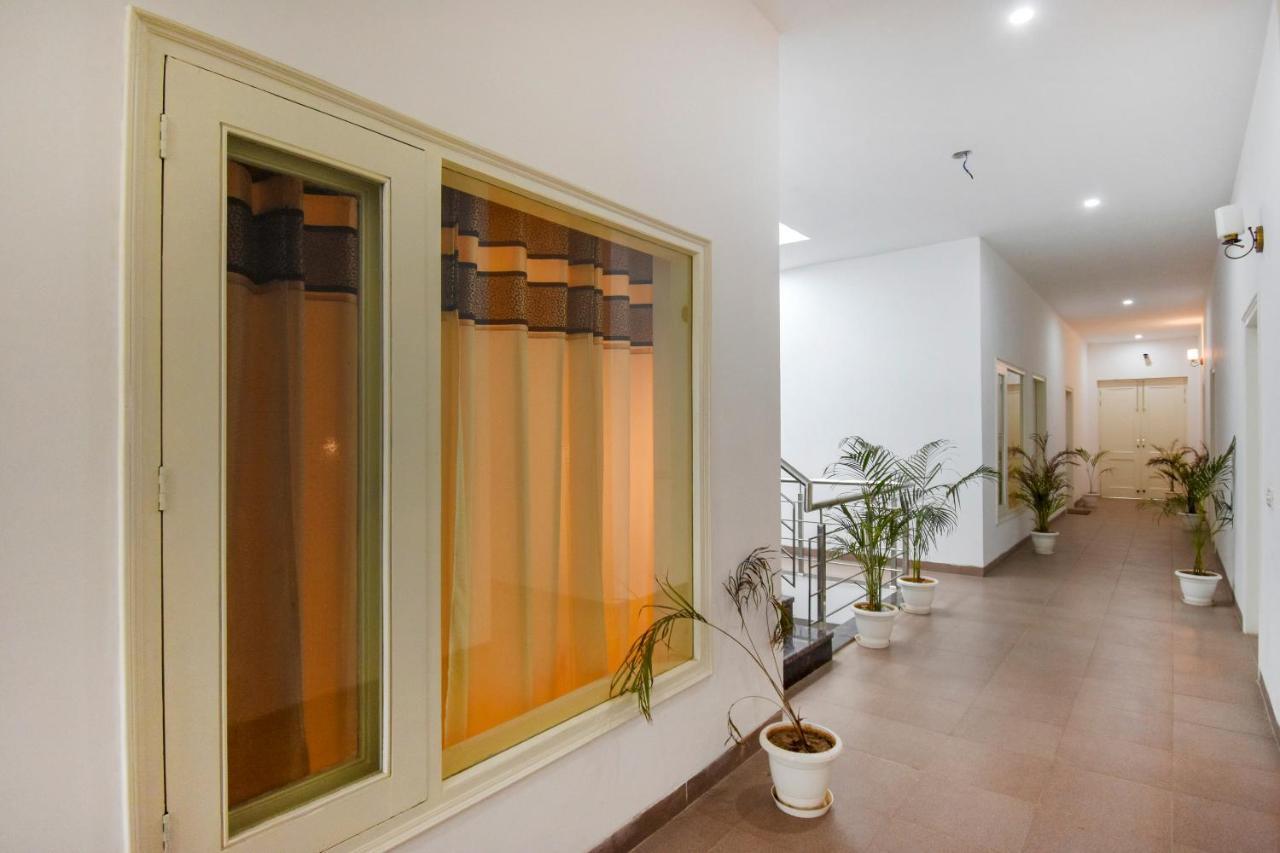 Oyo 75460 Sky High Residency Hotel Ludhiana Buitenkant foto