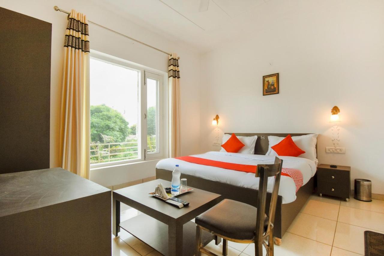 Oyo 75460 Sky High Residency Hotel Ludhiana Buitenkant foto